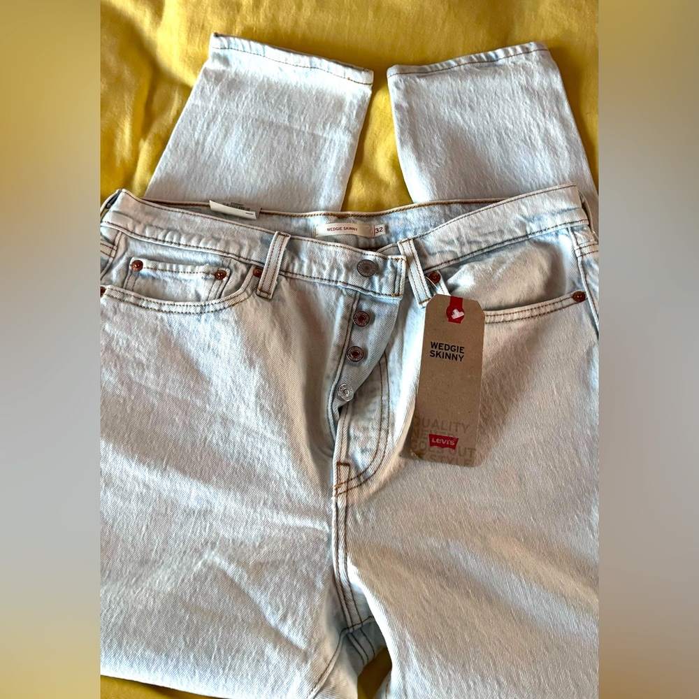 NWT wedgie skinny Levi Jeans